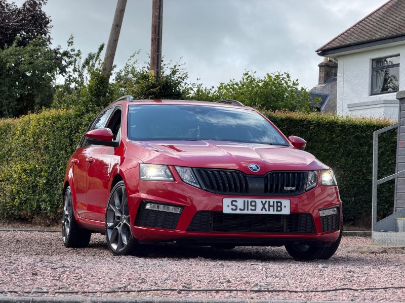 2019 SKODA OCTAVIA 2.0 TDI VRS ESTATE 5DR DIESEL DSG 7SPD 4WD EURO 6 S... photo